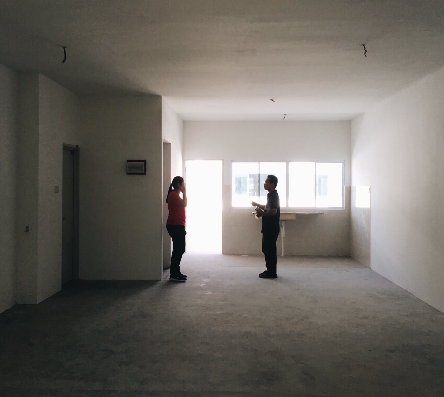 Woman and man in an empty apartment